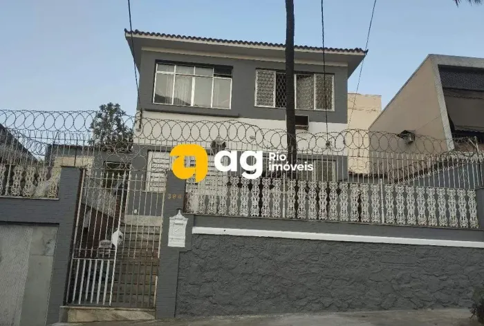 DUAS CASAS À VENDA COM TOTAL DE 7 QUARTOS EM DEL CASTILHO