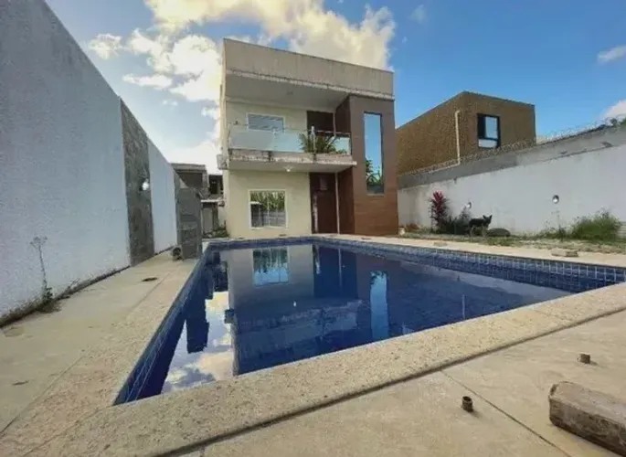 Excelente Casa 4/4 sendo 1 suíte com Piscina Privativa em Arembepe