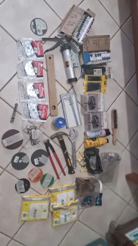 Lote sobra materiais novos e usados