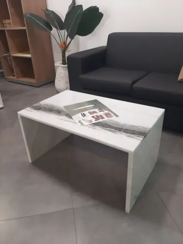 Mesa de centro em mármore elegante para escritório