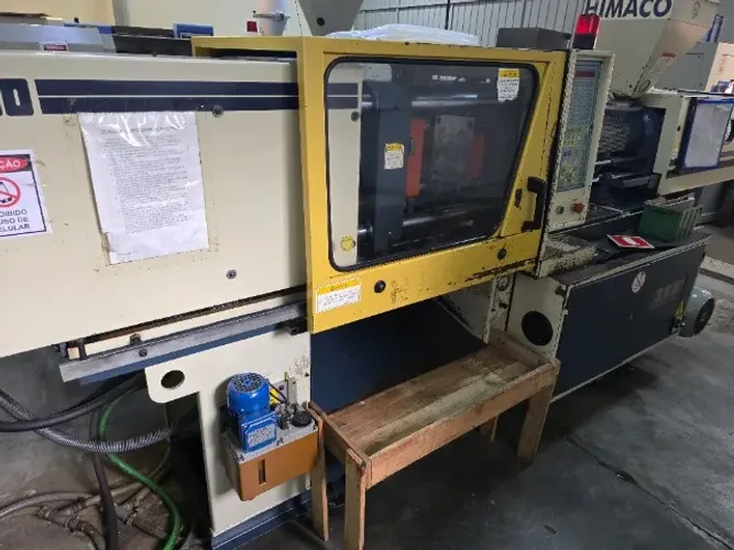 Injetora de Plásticos Himaco 80 ton