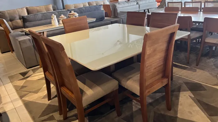 Mesa de Jantar de Madeira resistente 