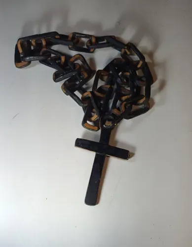 Cordão Crucifixo de madeira belíssimo trabalho 38cm 