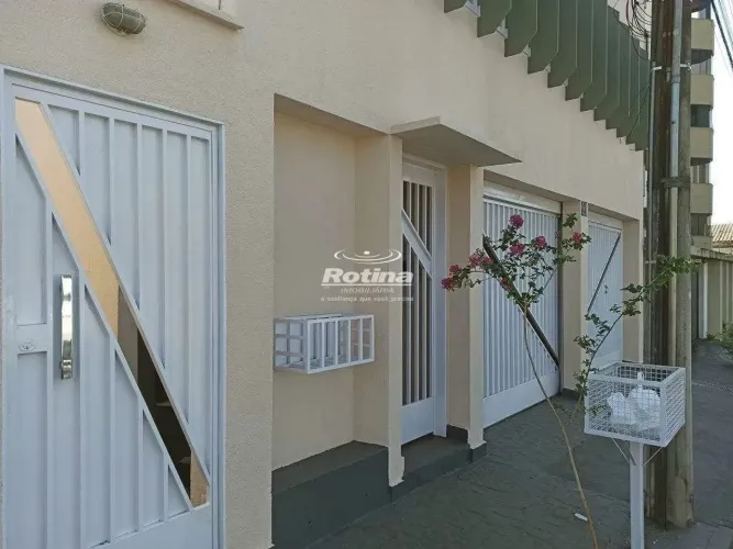 Casa para alugar, 3 quartos, Nossa Senhora Aparecida - Uberlândia/MG - Rotina Imobiliária