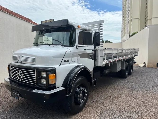 Caminhão Mercedes-Benz 1516 - Excelente estado