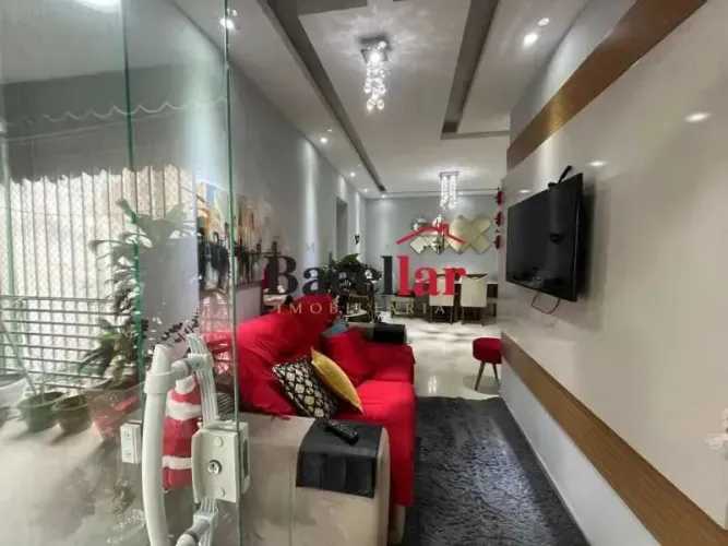 Apartamento, varanda , 2 quartos com vaga