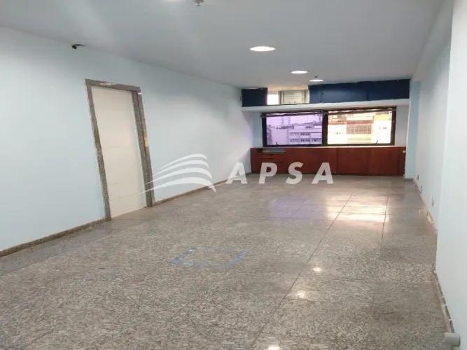 SALA COMERCIAL, DE FRENTE, BEM LOCALIZADO, PRÓXIMO AO METRÔ DA URUGUAIANA, COMPOSTA POR: S