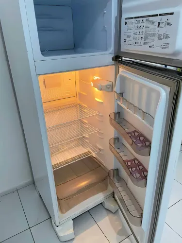 Vendo geladeira 