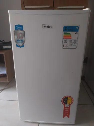 Fricobar midea 93 l. Branco seminovo 127v.