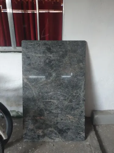 Vendo tampo de mesa em mármore 4 lugares