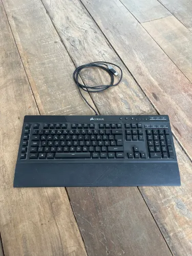 Teclado Corsair K55 RGB alemão