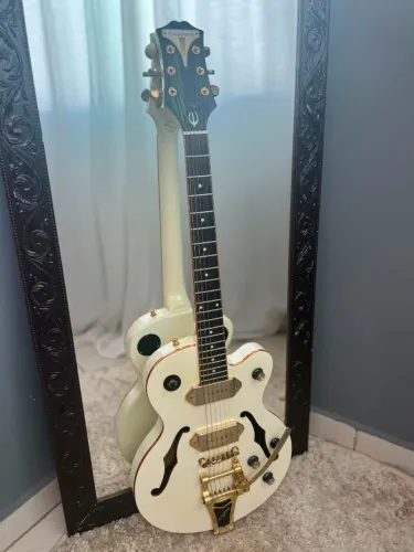 GUITARRA EPIPHONE WILDKAT ROYALE BIGSBY LTD ED PEARL WHITE