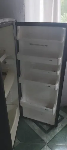 Geladeira usada funcionado perfetamente