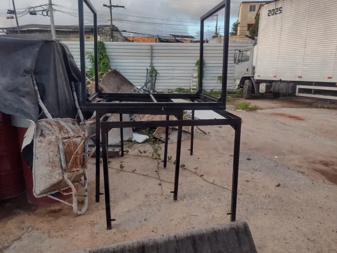 Vendo diversos tipos de ferro, metais e galvanizado 