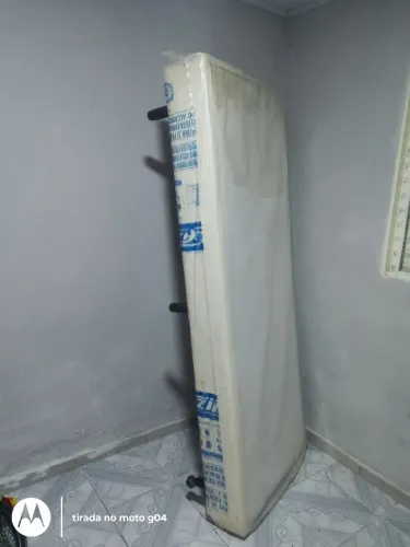 Vendo base de cama de solteiro 