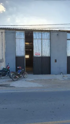 Galpão Comercial 150m² em Custódia-PE | A 100m da BR-232 | Portão 4x5m