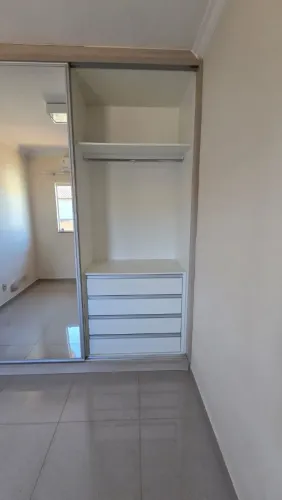 Vendo Guarda Roupas solteiro 2 portas 