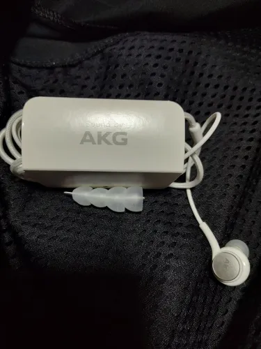 Fone AKG branco