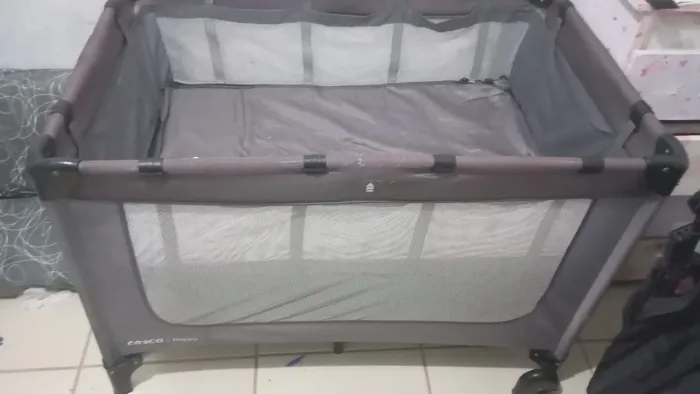 Berço Cercado Cosco Happy Cinza - Usado em Bom Estado