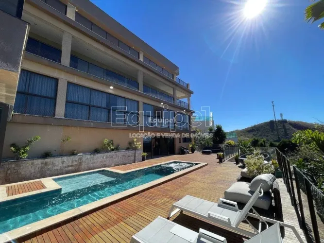 Casa de Alto Padrão Mobiliada com 5 Suítes, Vista Panorâmica e Lazer Completo | 1.080m² |