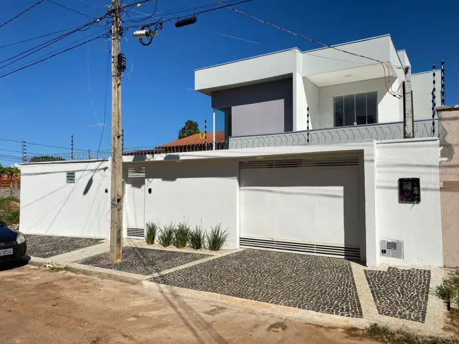 Casa Moderna de Alto Padrão com Energia Solar - 105 Norte