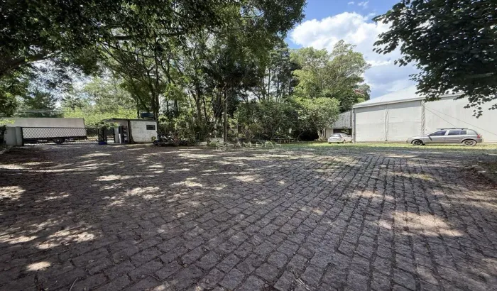 Galpão em Cotia com 924 m² para locação
