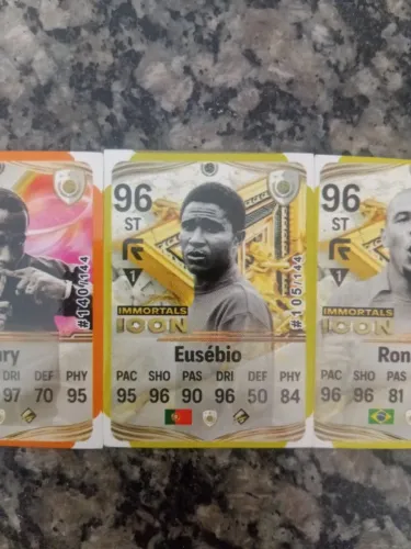 Vendo cartinha ai com Card Game da FIFA Ronaldo Fenômeno Thierry Henry e Eusébio 