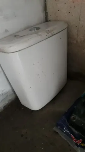 Vendo uma caixa da deca por 60 reais 