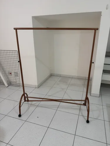 Arara de roupa Rose Gold