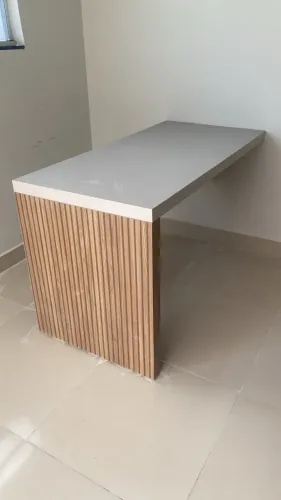 Mesa de escritório embutida