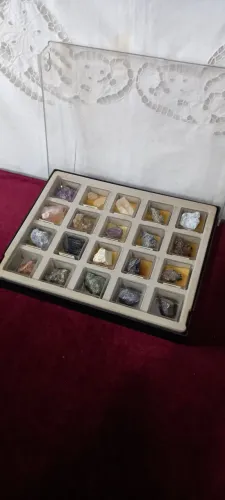 Antigo Estojo Com Pedras Semipreciosas