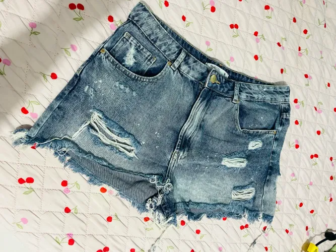 SHORT JEANS DESTROYED FEMININO RENNER 