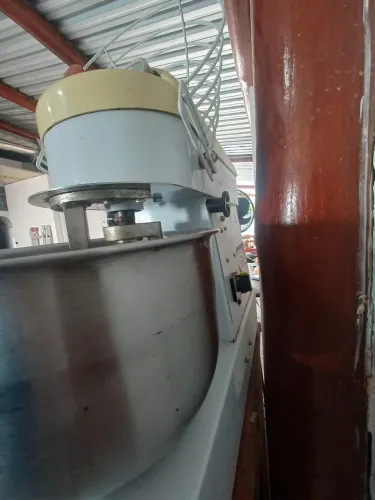 Maquina bater massa 