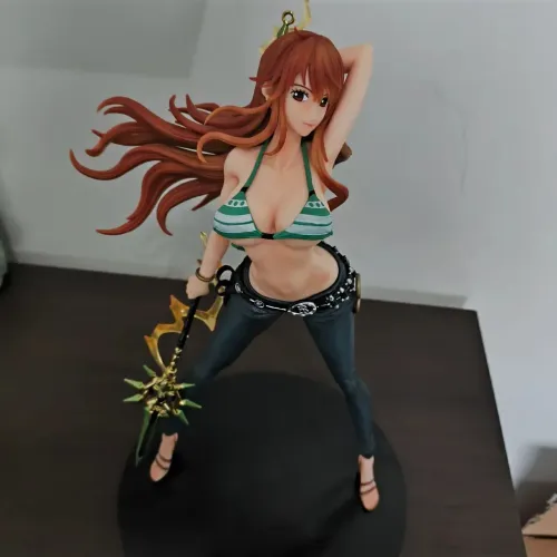 Loja Mundo - One Piece Nami 31cm com Lança de Metal do Genshin Impact Action figure Boneco