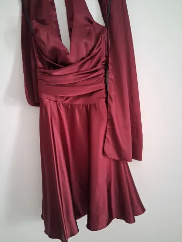 Vestido frente única com bojo