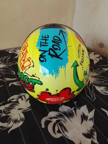 Capacete Peels em ótimo estado