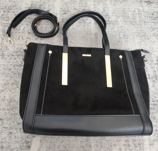 Bolsa Satinato Renner Preta - Textura Suede e Couro Sintético (Com Alça Extra)