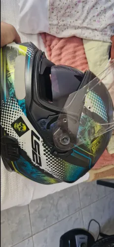 capacete LS2 de carbono ja com óculos de viseira   1 outro da GP tech 