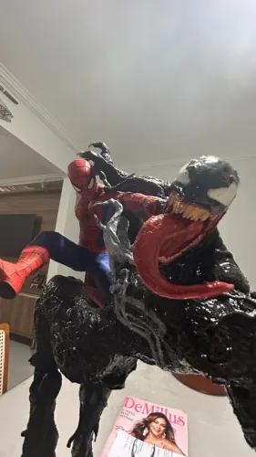 Vendo - Estátua Spider-Man vs Venom - Feita na Impressora 3D e Pintada à Mão