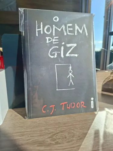 Livro O Homem de Giz - C. J. Tudor