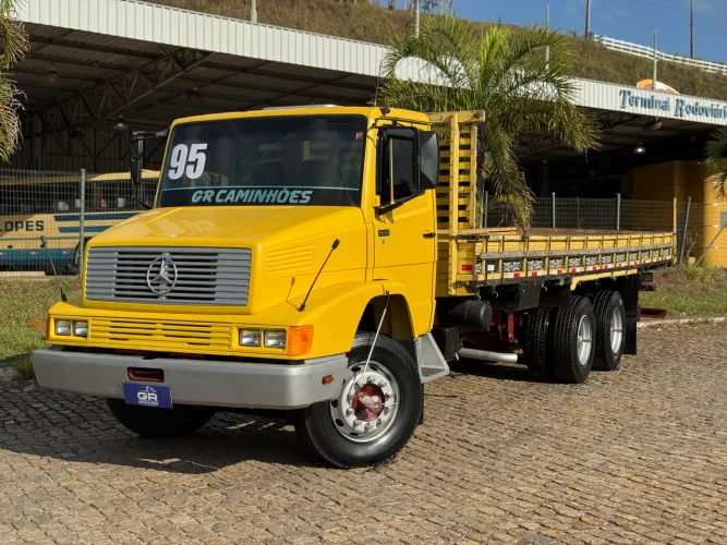 CAMINHÃO MB 1618 REDUZINDO TRUCK NA CARROCERIA