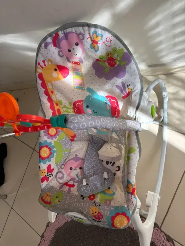 Cadeira de balanço infantil 