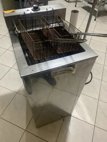 Fritadeira Elétrica água e óleo Venâncio 220v