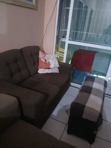 Sofá 2 lugares + puff baú 