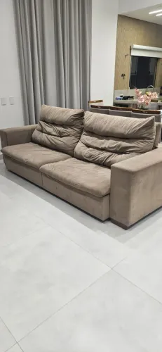 Sofá retrátil ideal para sala de TV