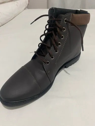 Bota em Couro Cano Médio - NOVA