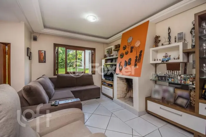 Casa à venda em Vila Nova com 304 m², 4 quartos, 1 suíte, 3 vagas