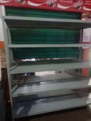 Prateleiras metálicas com 5 compartimentos 2,00×2,00 de altura × 0,30 de largura 