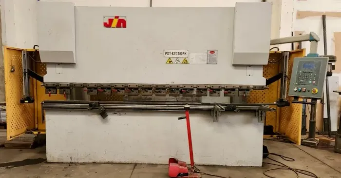 Vendo Dobradeira CNC e Guilhotina