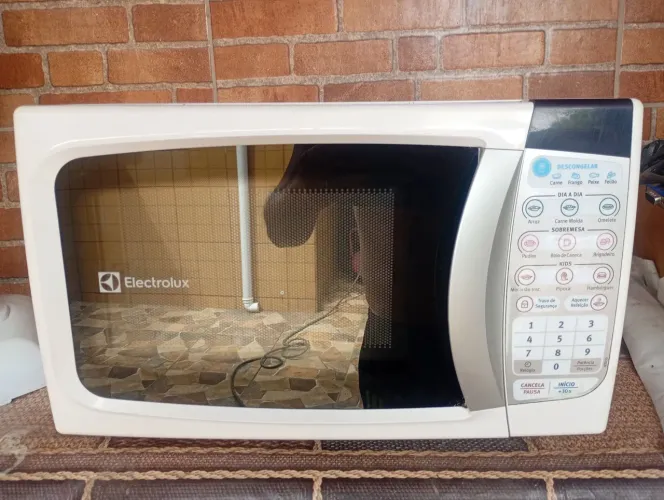 MICROONDAS ELETROLUX 20 LITROS . LEIA ANTES